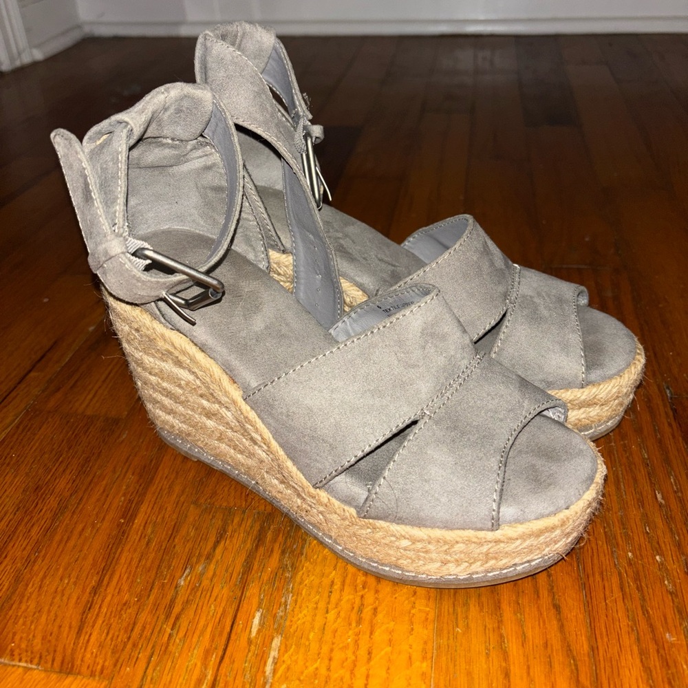 Women’s Gray Wedges